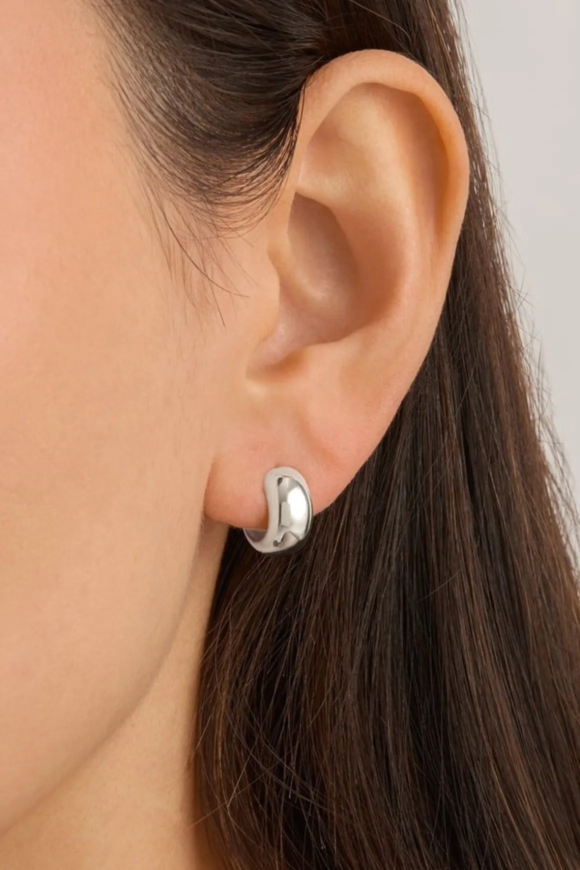 BOLD HUGGIE HOOPS (STERLING SILVER)