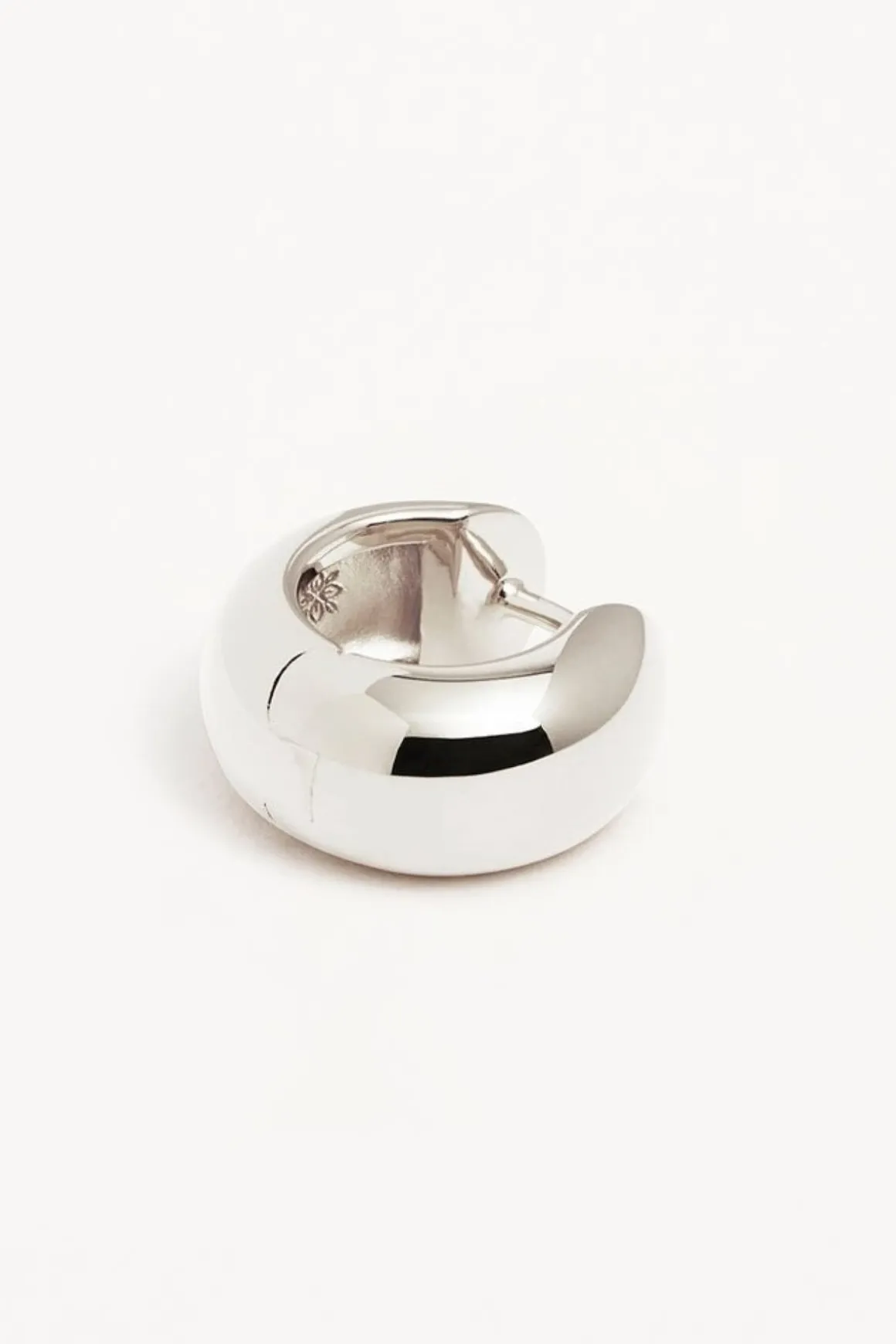 BOLD HUGGIE HOOPS (STERLING SILVER)