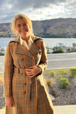 BRENTWOOD TRENCH COAT (CAMEL CHECK)
