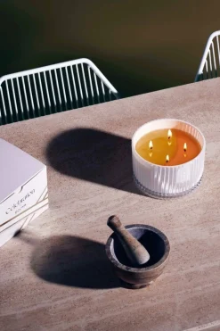 GRAND CELEBRATION CANDLE (WHITE MUSK & WARM VANILLA)