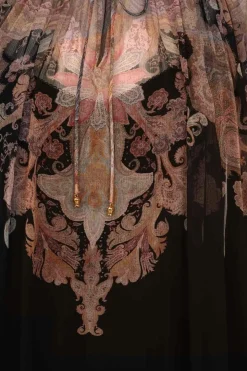 ILLUSTRATION BILLOW BLOUSE (BLACK PAISLEY)