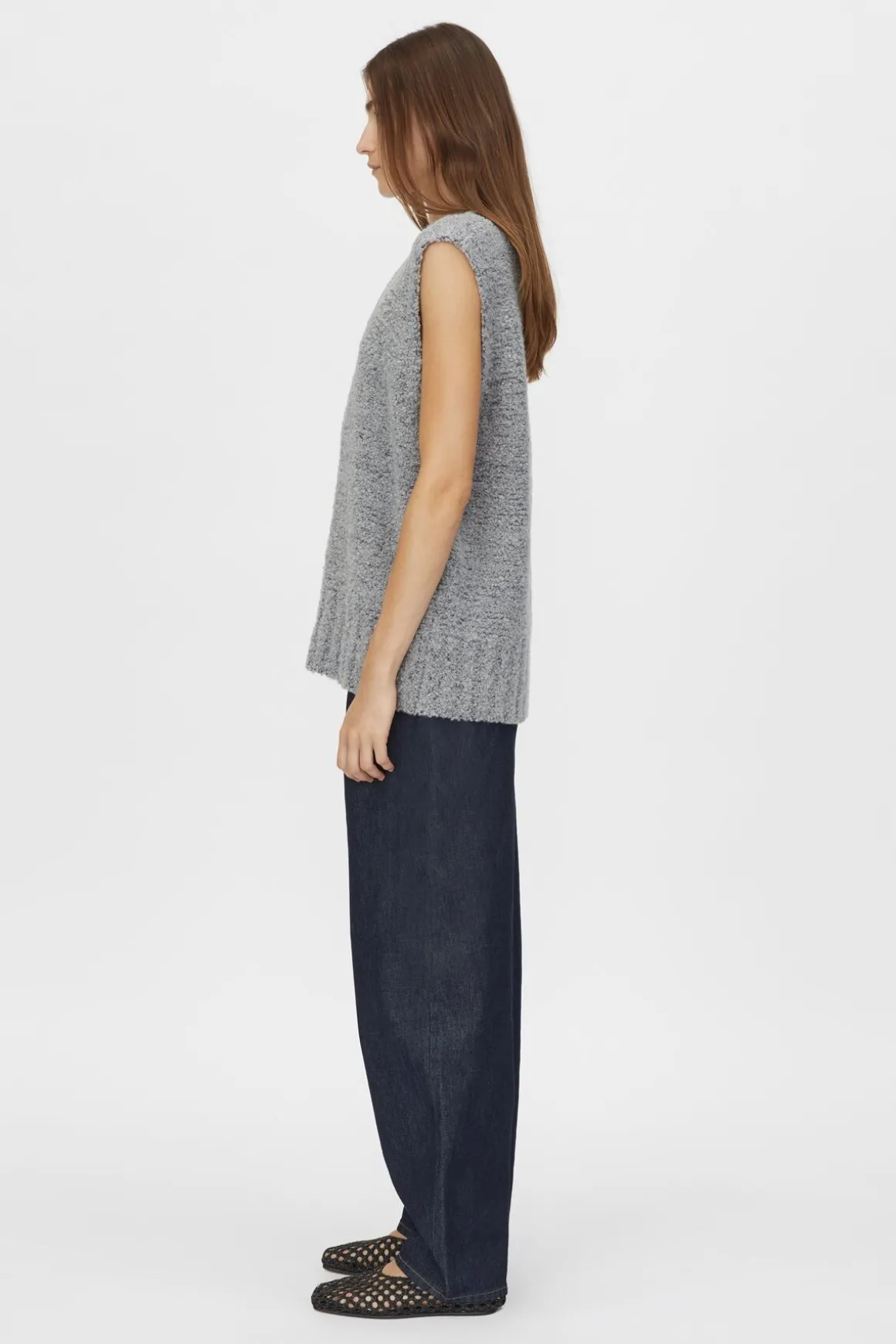 IZARA KNIT VEST (CHARCOAL NAVY)