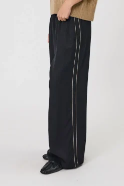 LEGION SIDE STRIPE PANT (BLACK)