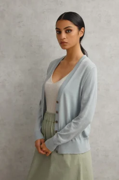 MERINO V-NECK CARDIGAN (POWDER)