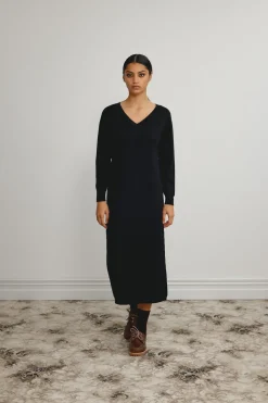 MERINO V-NECK DRESS (BLACK)