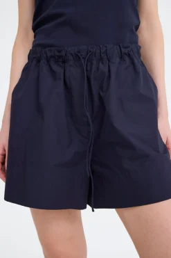 MIRA SHORT (DARKEST NAVY)
