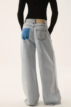 OUTLAND JEANS (LIGHT WASH DENIM)